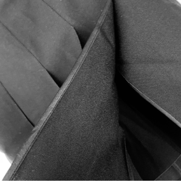 ▪️MARC JACOBS Black Pleated Skirt with Silk trim and accents - Picture 3 of 16